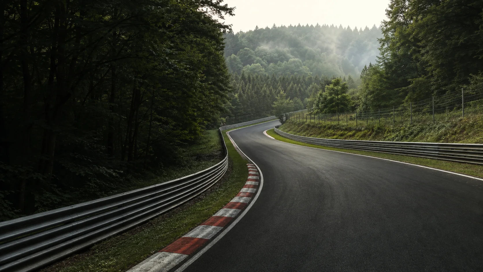 Illustrazione AI ispirata alla Nordschleife: pista vuota tra boschi e cordoli, senza auto